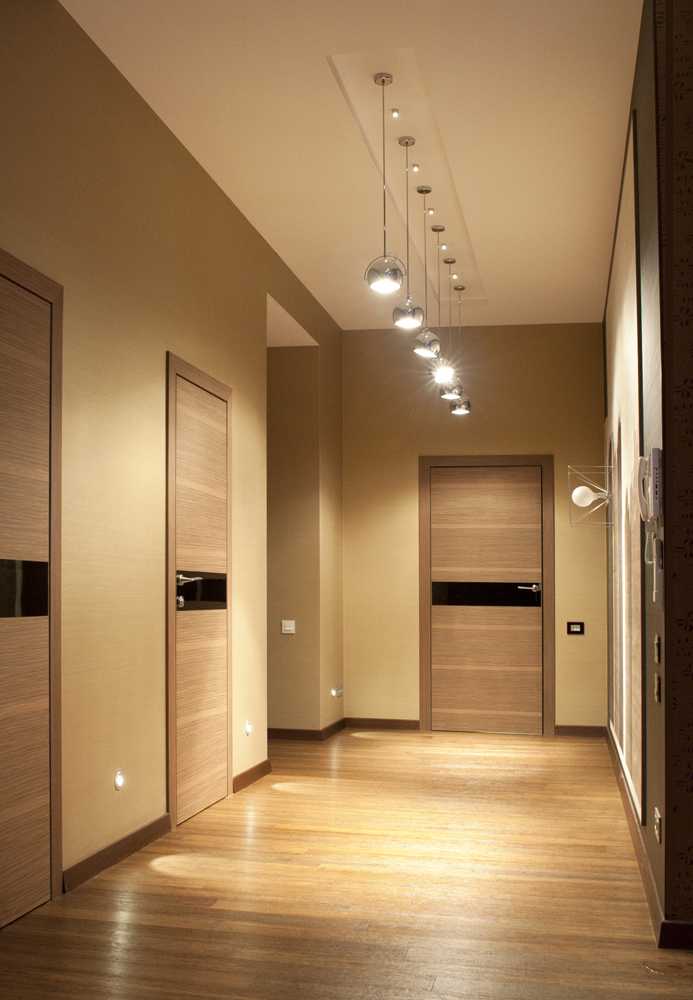Что бы сделать хорошее освещение коридора в квартире, нужно придерживаться правил На фото есть готовы примеры и рекомендации опытных мастеров