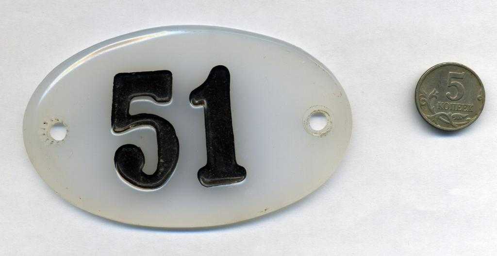 Номер на дверь квартиры: дизайнерский номерок и цифры на входную преграду