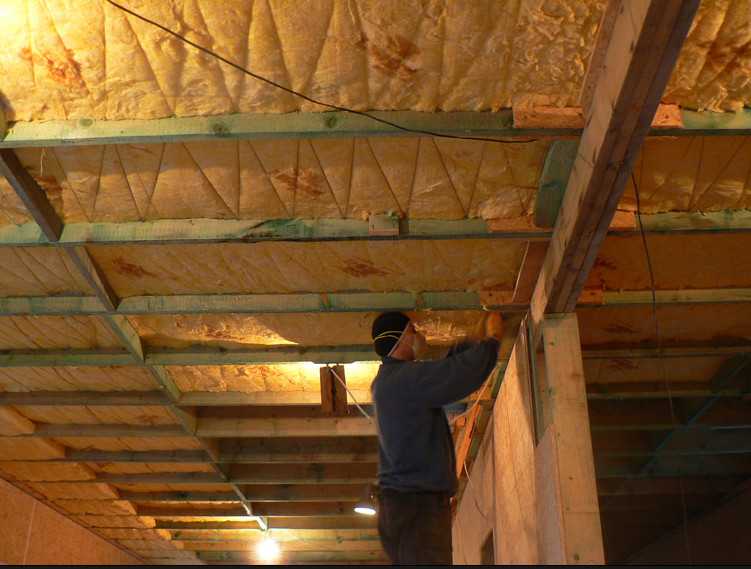 Каким материалом лучше обшить изнутри деревянный дом?