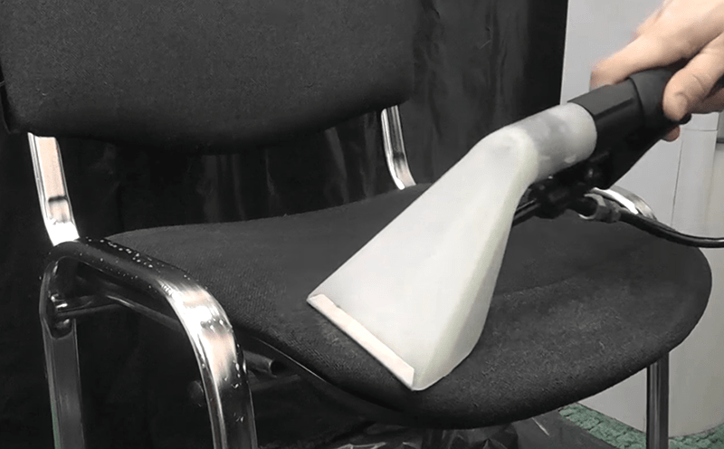 Чистка стула от пятен: средства для удаления пятен с тканевой обивки стульев и кресел в домашних условиях