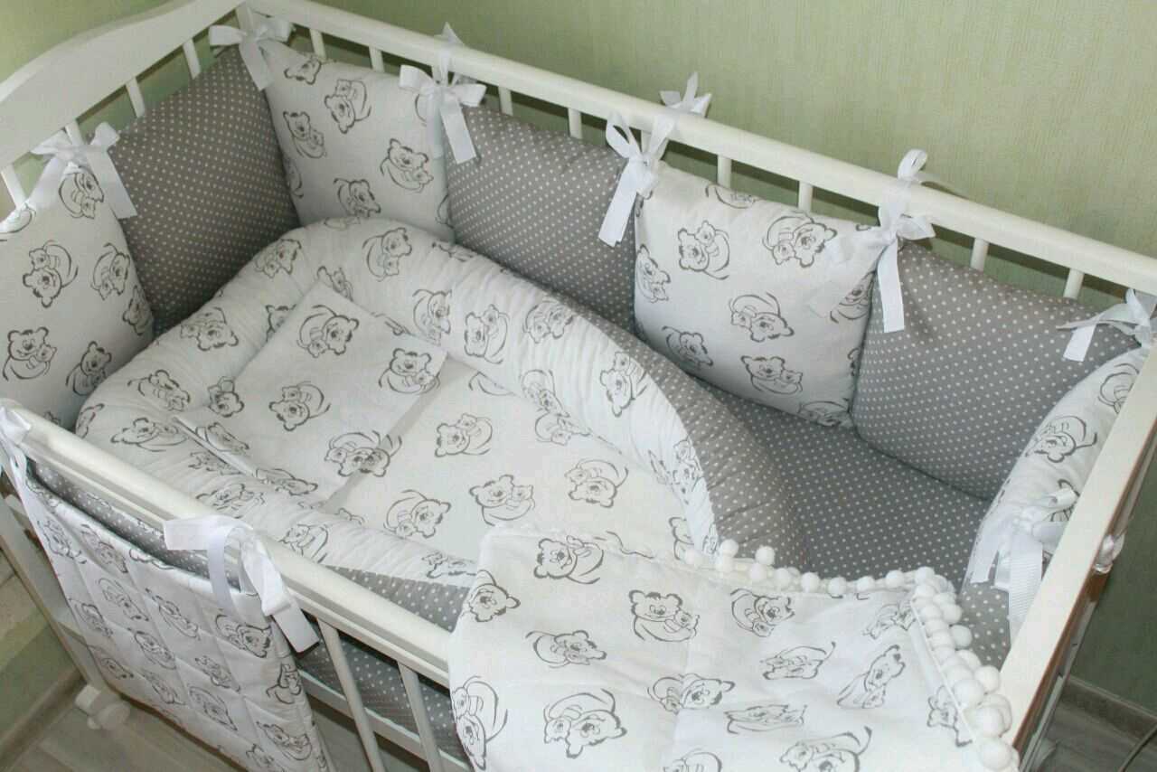Бортики в детскую кроватку: какой наполнитель выбрать, как правильно крепить и стирать
