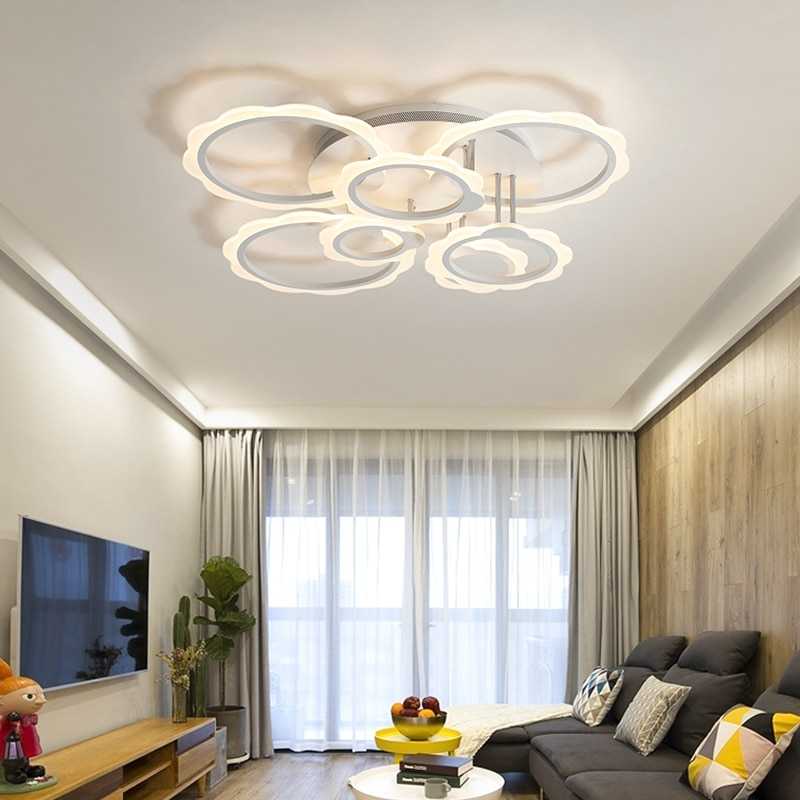 Варианты освещения комнаты с натяжным потолком - примеры в интерьере