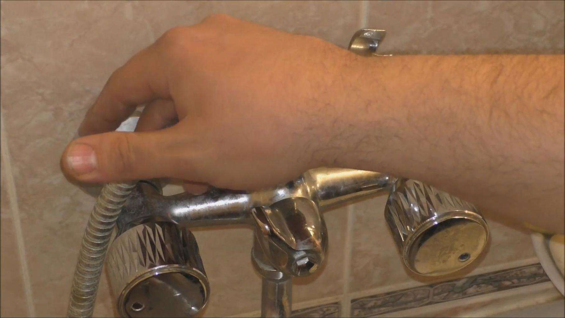 Гайки для смесителей для ванной: стандартные размеры, как поменять на новую, если лопнула резьба, почему течет из-под гусака