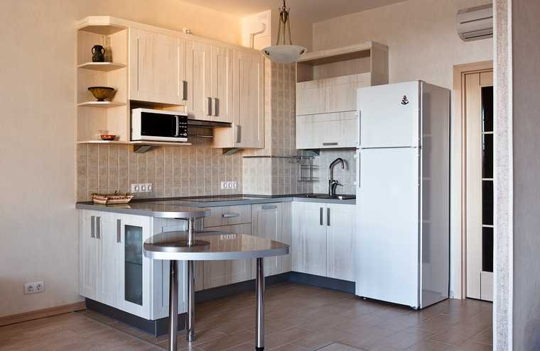 Расположение холодильника на кухне: варианты дизайна