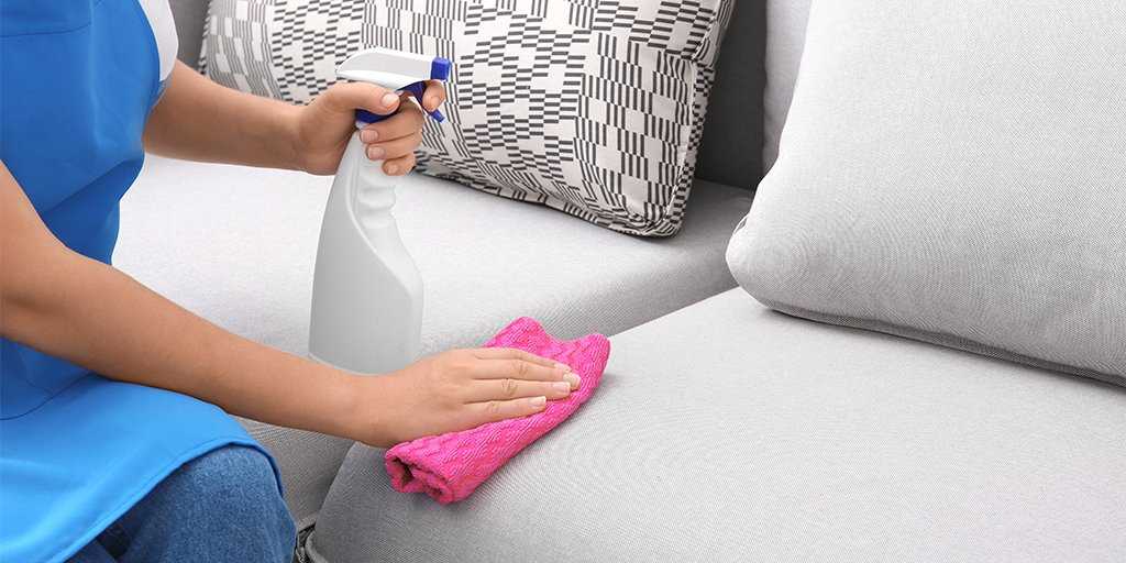 Как быстро и без разводов самому почистить диван — эффективные способы