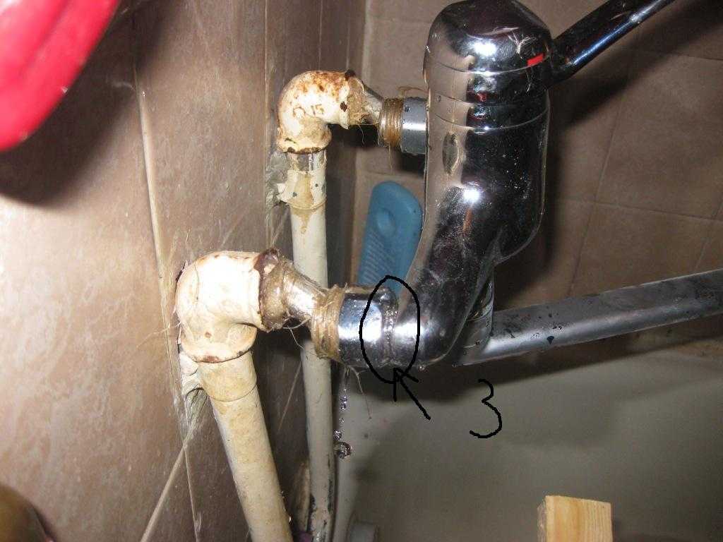 Виды гусаков для смесителя в ванной, их замена и ремонт