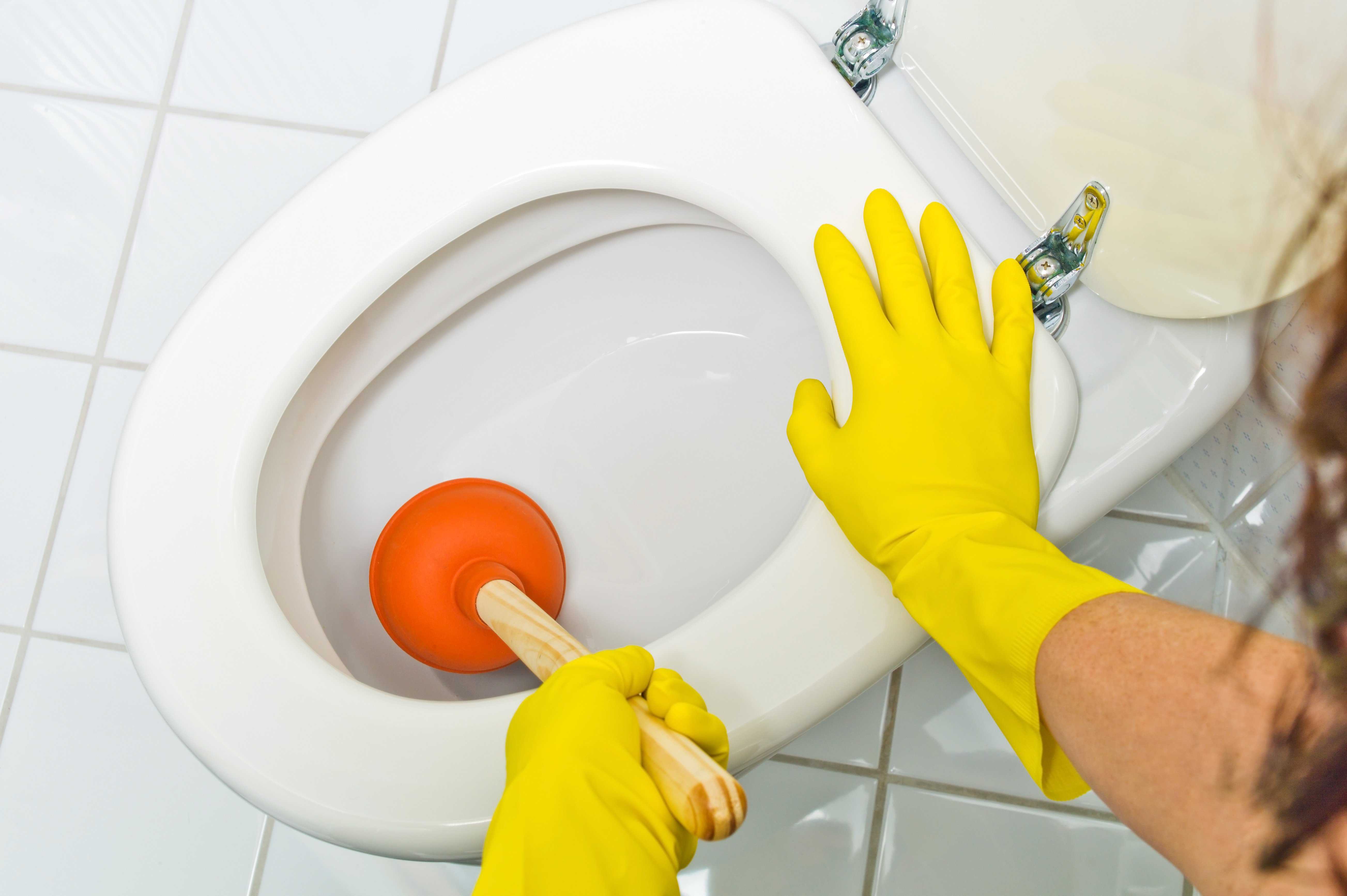 Забилась ванна как прочистить в домашних условиях, чем заменить вантуз для раковины?