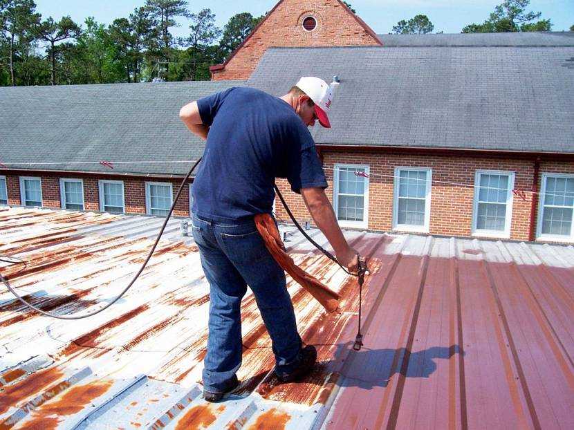 Чем покрасить шиферную крышу и можно ли красить шифер?