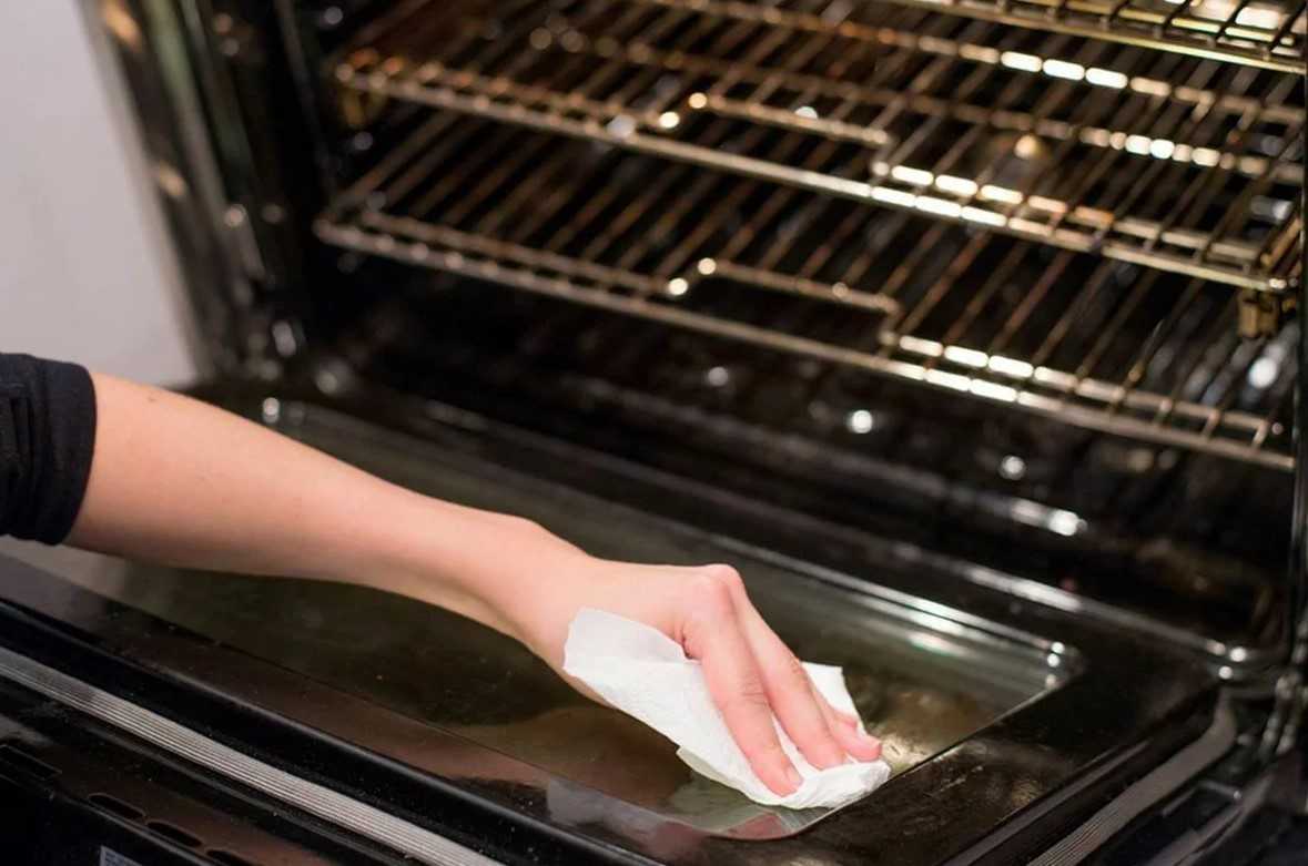Как отмыть духовку от жира и нагара: народные средства, рейтинг популярных моющих средств