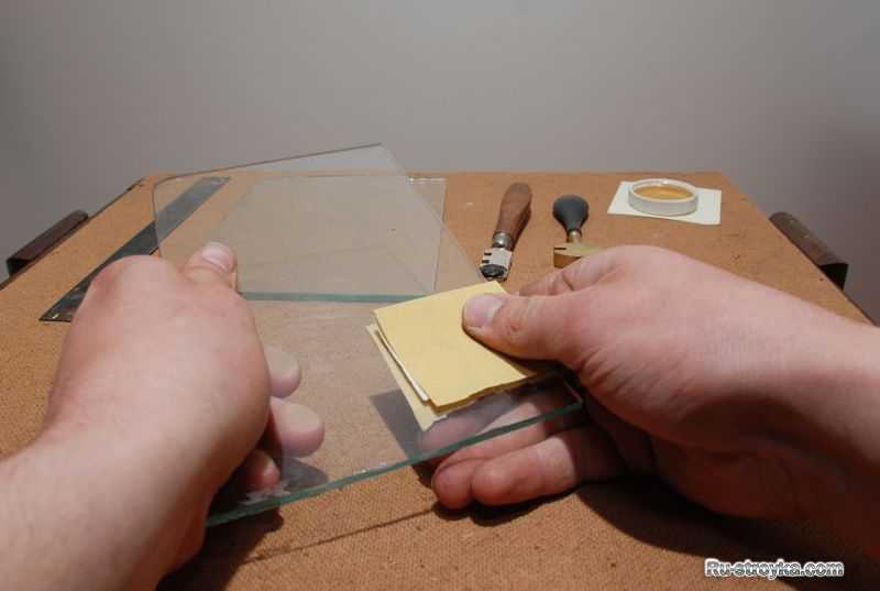 Как резать стеклорезом: секреты мастерства. как резать стекло масляным или алмазным стеклорезом как разрезать толстое стекло в домашних условиях