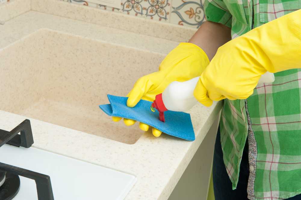 Можно ли мыть посуду меламиновой губкой, почему нельзя чистить поверхности, соприкасающиеся с пищей, чем лучше пользоваться?