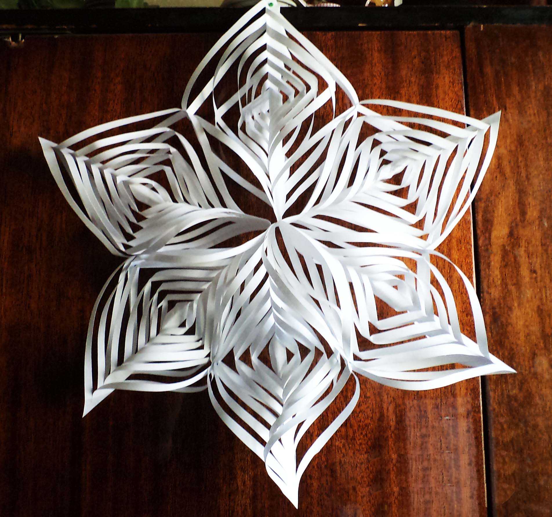 Как сделать ажурные украшения для окон Как создать поделки в технике оригами и квиллинг Как быстро и легко собрать яркие гирлянды