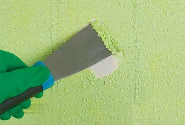Пятна и разводы на потолке после покраски: в чем причина и как исправить?