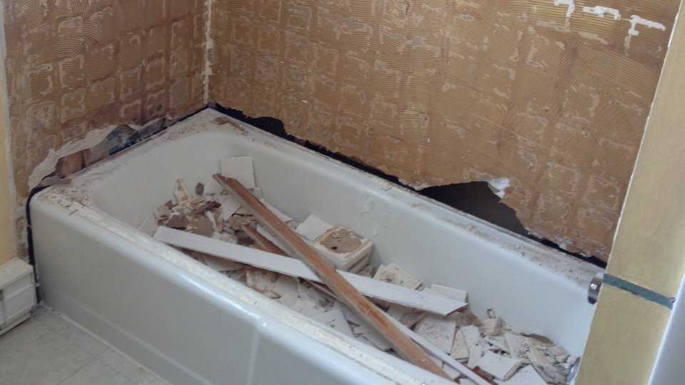 Плюсы и минусы окрашивания стен в ванной
