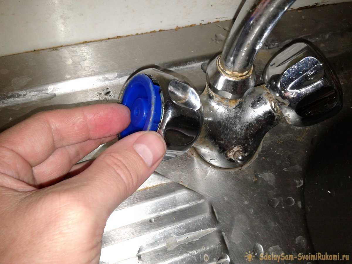 Как поменять гусак в смесителе в ванной