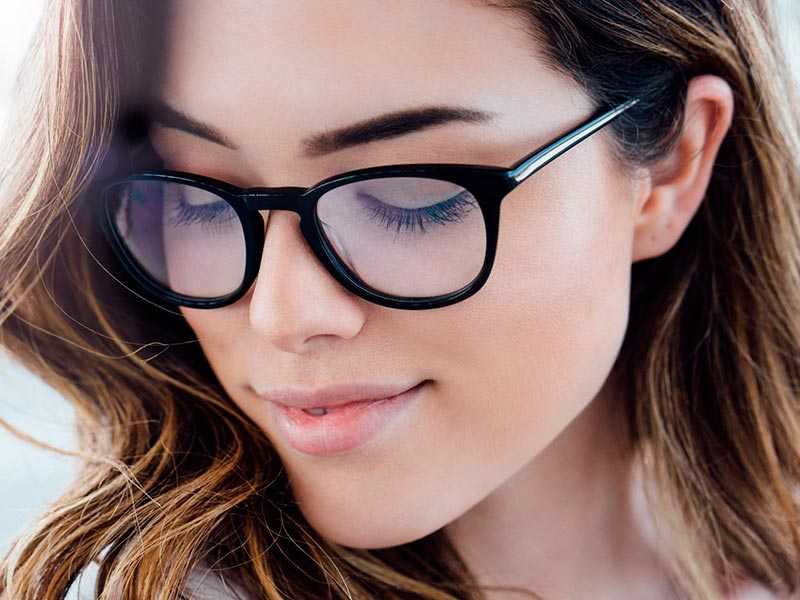 Лучше носить очки или линзы? - энциклопедия ochkov.net