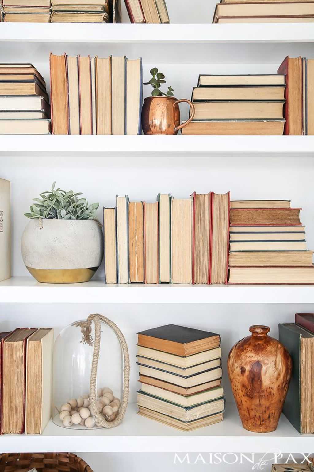 Где хранить книги в маленькой квартире: 6 интересных примеров от квартблога