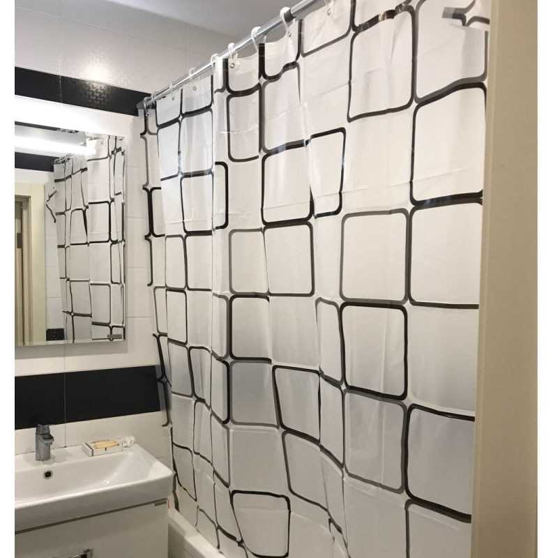 На какой высоте вешать зеркало в ванной