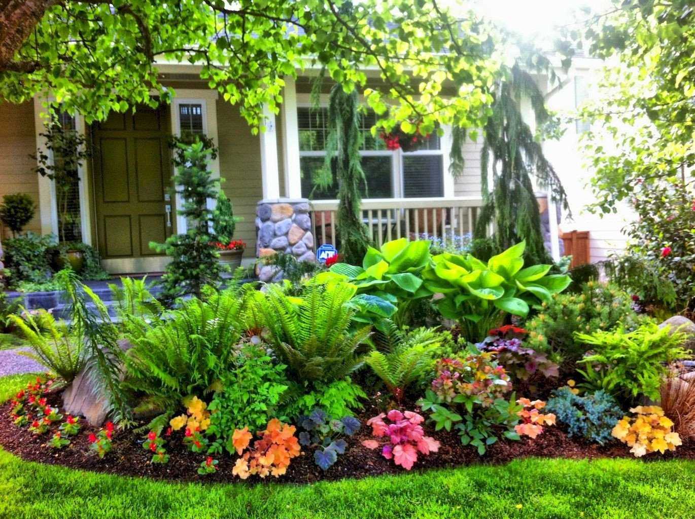 Как выбрать стиль для палисадника Какие растения высадить и как сочетать их между собой Использование декоративных элементовПалисадник перед домом размер, стиль, выбор растений