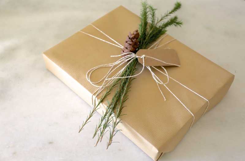 Как украсить коробку для подарка своими руками - 45 идей и уроков пошагово!