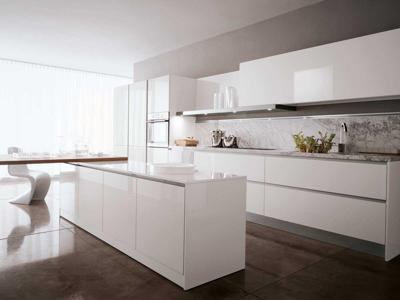 Классические кухни - светлая или белая кухня в классическом стиле, кухня в стиле современная классика.кухня — вкус комфорта