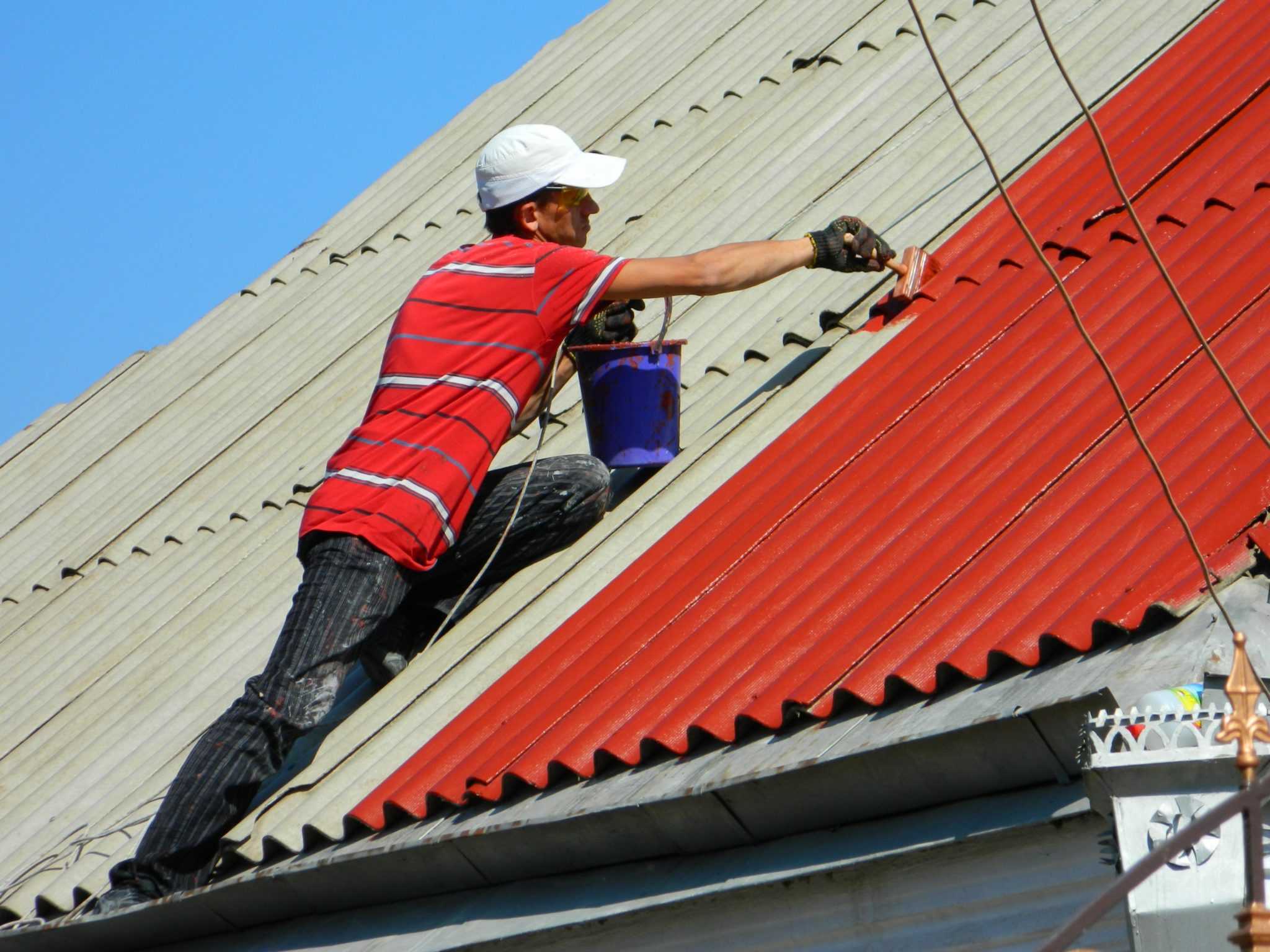Чем покрасить шифер на крыше дома своими руками — фото и видео
